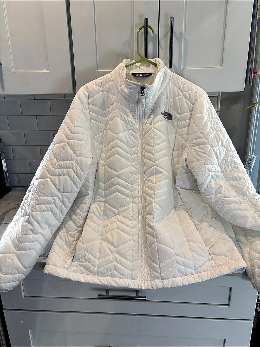 The North Face Women's Quilted Jacket in White Size XL Like New
